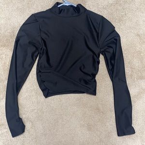 Black long sleeve crop top